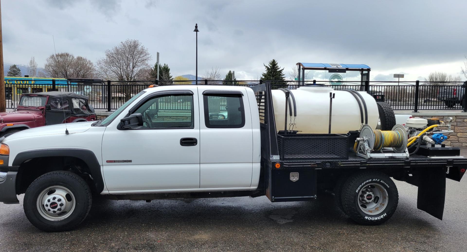 2005 White /Black GMC Sierra 3500 Ext. Cab 4WD (1GDJK39G65E) with an 8.1L V8 OHV 16V engine, Automatic transmission, located at 450 N Russell, Missoula, MT, 59801, (406) 543-6600, 46.874496, -114.017433 - One Owner Beast of a Truck. 8.1l v8 Engine. 4 Wheel Drive. Automatic Transmission. Dual Rear Tires. Air Conditioning. AM FM. Water Tank. 8hp Honda {Pump with two Hose Reels and Sprayers. - Photo#3